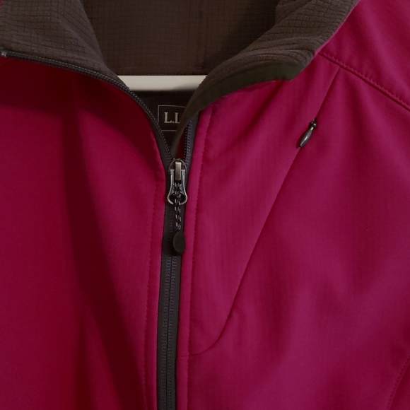 L.L.Bean Soft Shell Fuchsia Water Resistant Vest - Picture 3 of 6